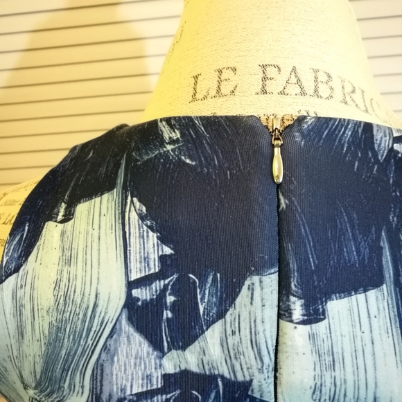 FREE xs H&M Watercolor Blue Dress - Picture 4 of 9